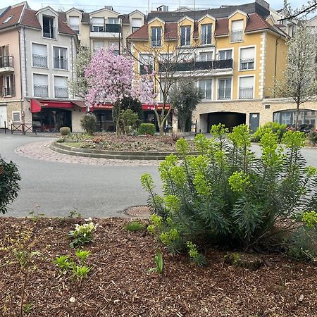 Studio Spacieux 4 Personnes Avec Terrasse Privee & Bureau - Gare A 4Min, Paris En 30Min Villiers-sur-Marne Exterior photo