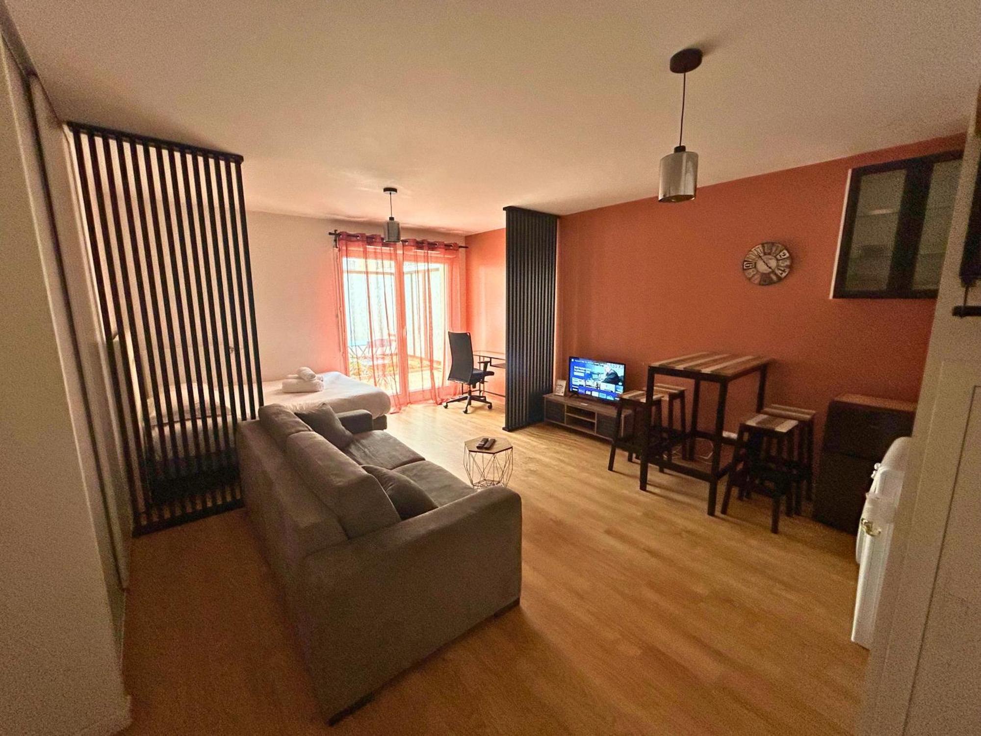 Studio Spacieux 4 Personnes Avec Terrasse Privee & Bureau - Gare A 4Min, Paris En 30Min Villiers-sur-Marne Exterior photo