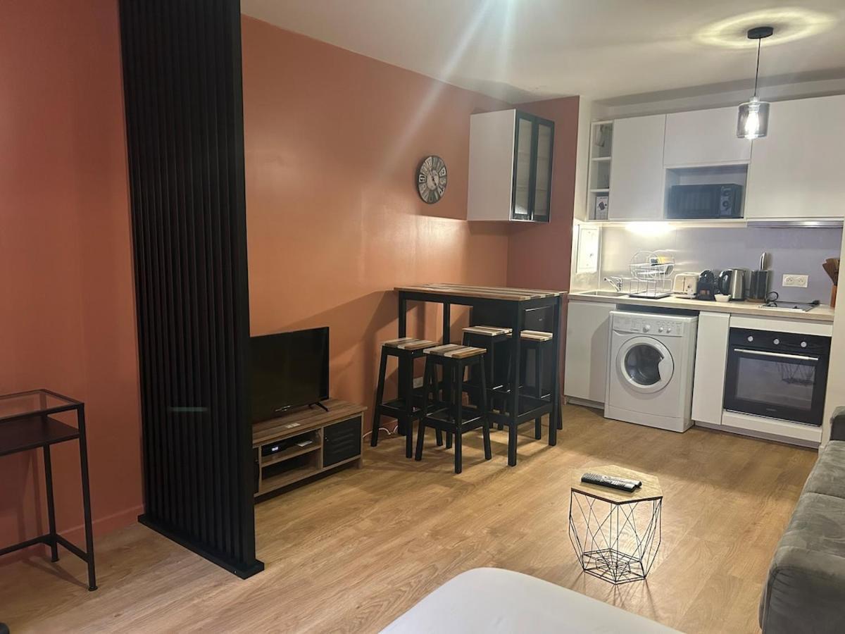 Studio Spacieux 4 Personnes Avec Terrasse Privee & Bureau - Gare A 4Min, Paris En 30Min Villiers-sur-Marne Exterior photo