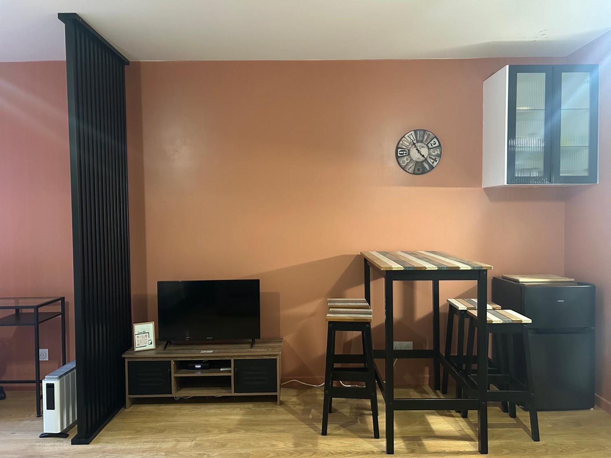 Studio Spacieux 4 Personnes Avec Terrasse Privee & Bureau - Gare A 4Min, Paris En 30Min Villiers-sur-Marne Exterior photo