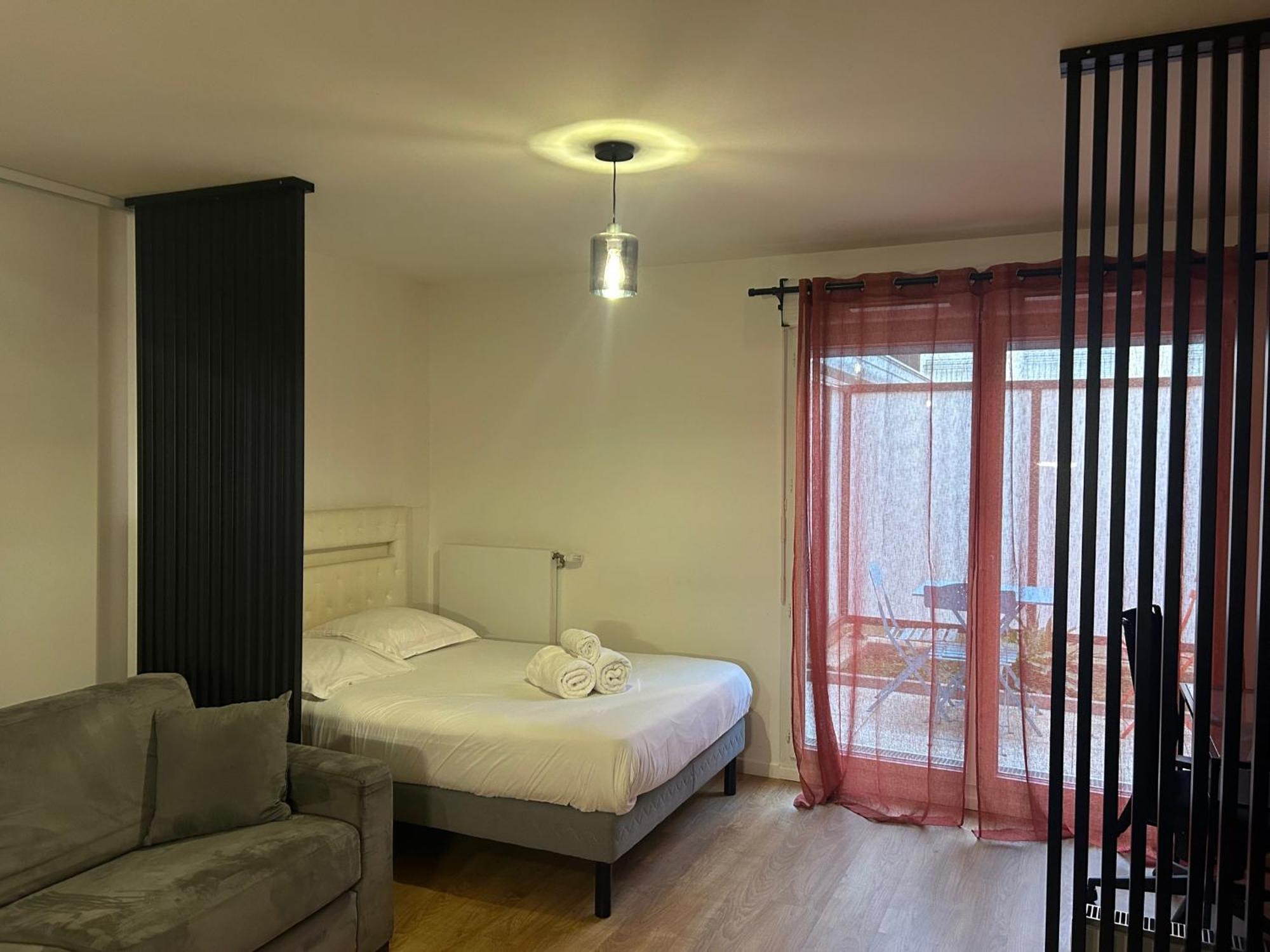 Studio Spacieux 4 Personnes Avec Terrasse Privee & Bureau - Gare A 4Min, Paris En 30Min Villiers-sur-Marne Exterior photo